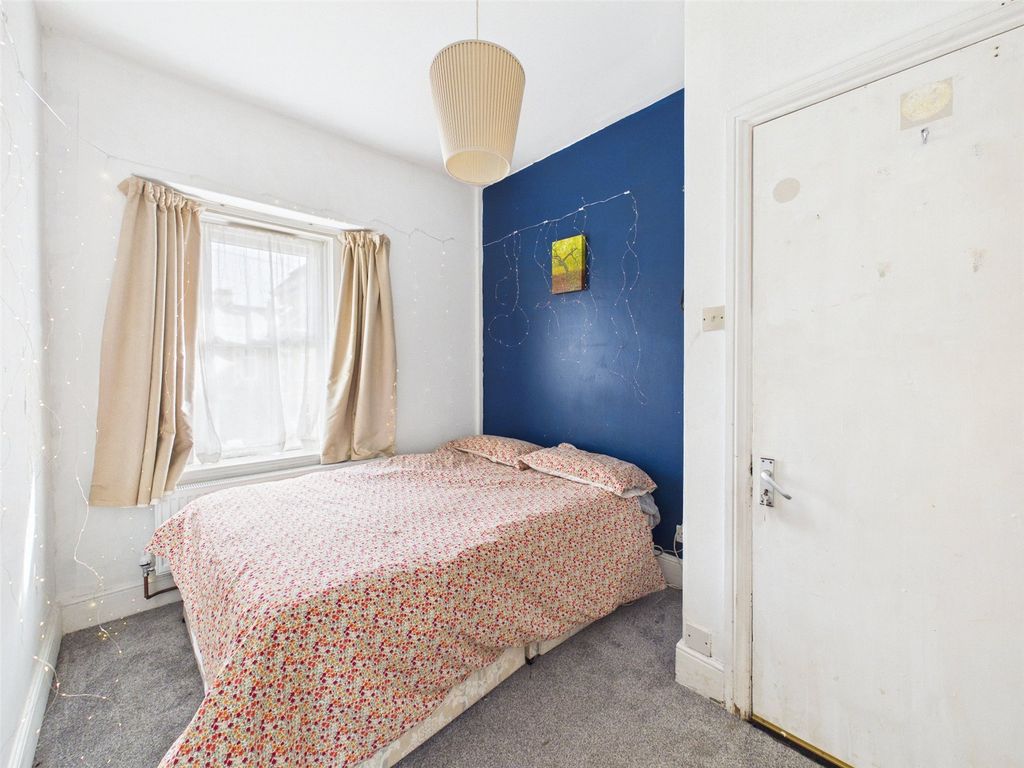 Property photo 3 of 32 Picture No. 14