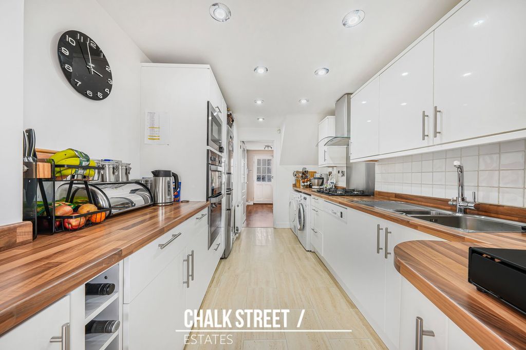 Property photo 2 of 33