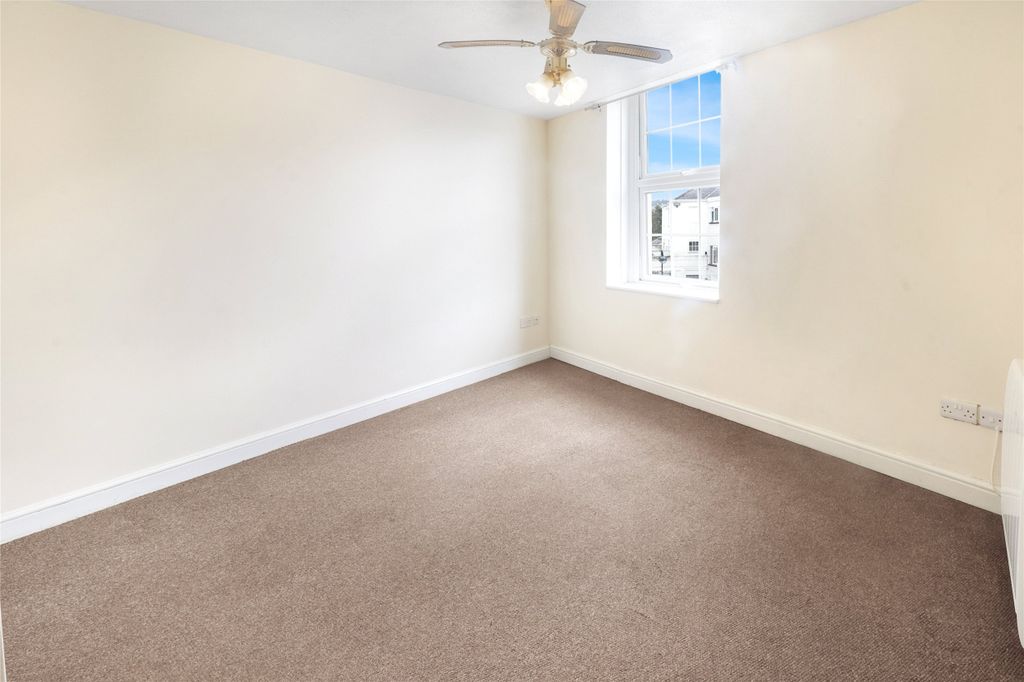 Property photo 2 of 6 Picture No. 08