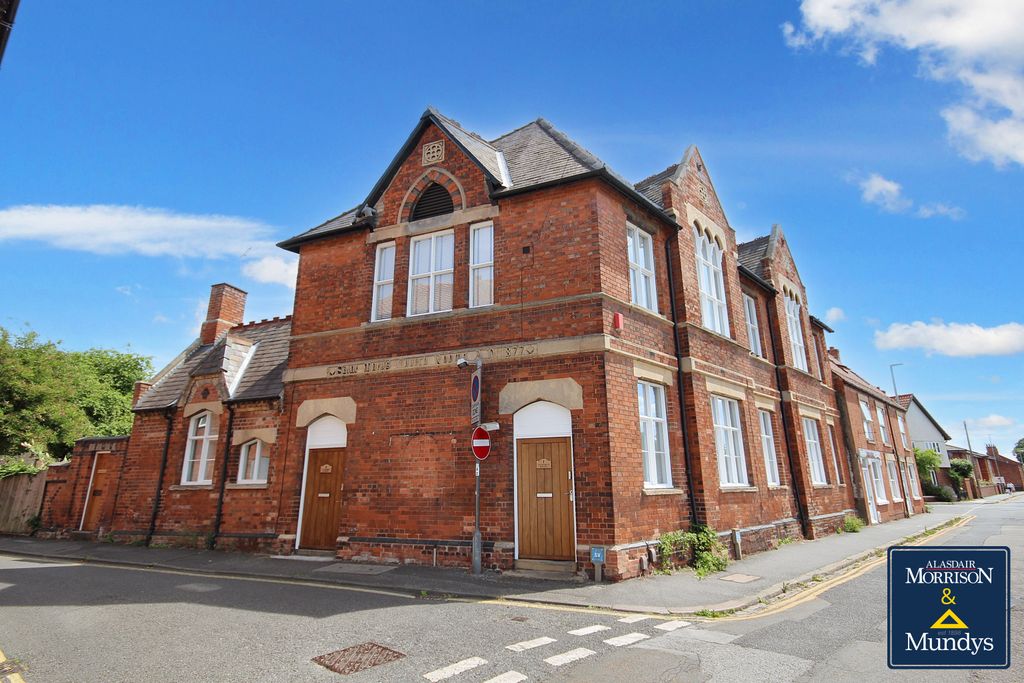 Property photo 1 of 8 Building