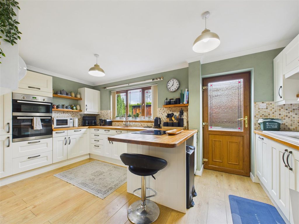 Property photo 2 of 23 Kitchen