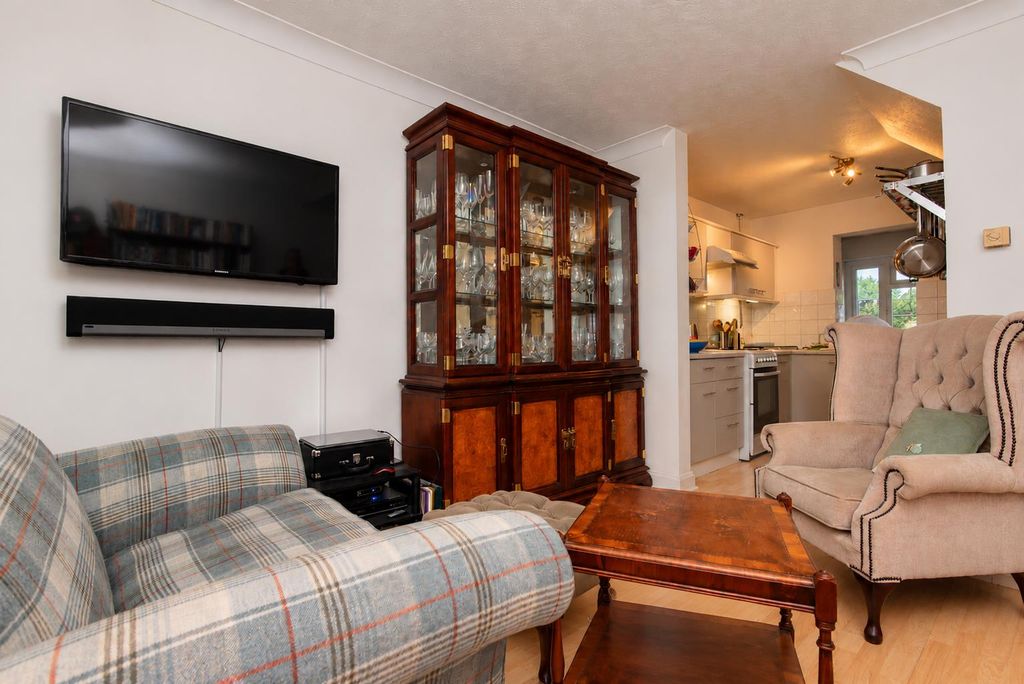 Property photo 3 of 10 Living Room