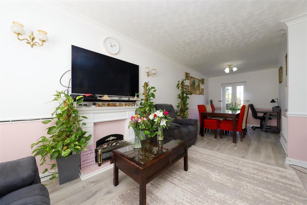 Property photo 3 of 19 Living Room