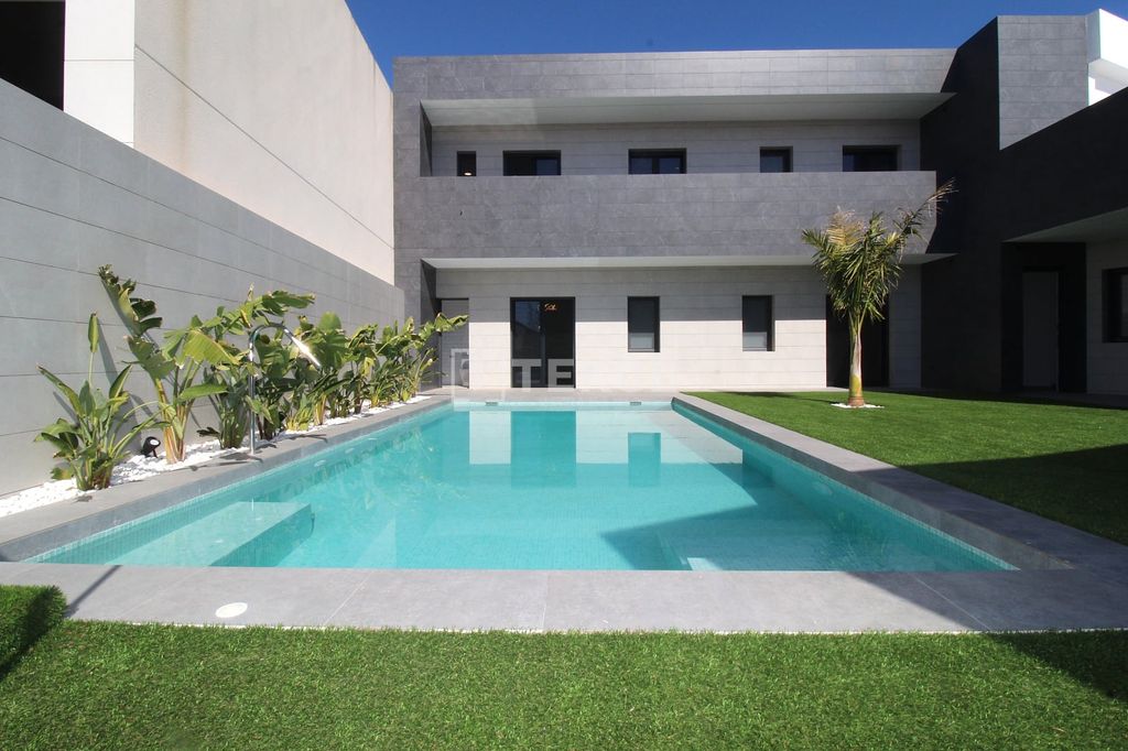 Property photo 1 of 47