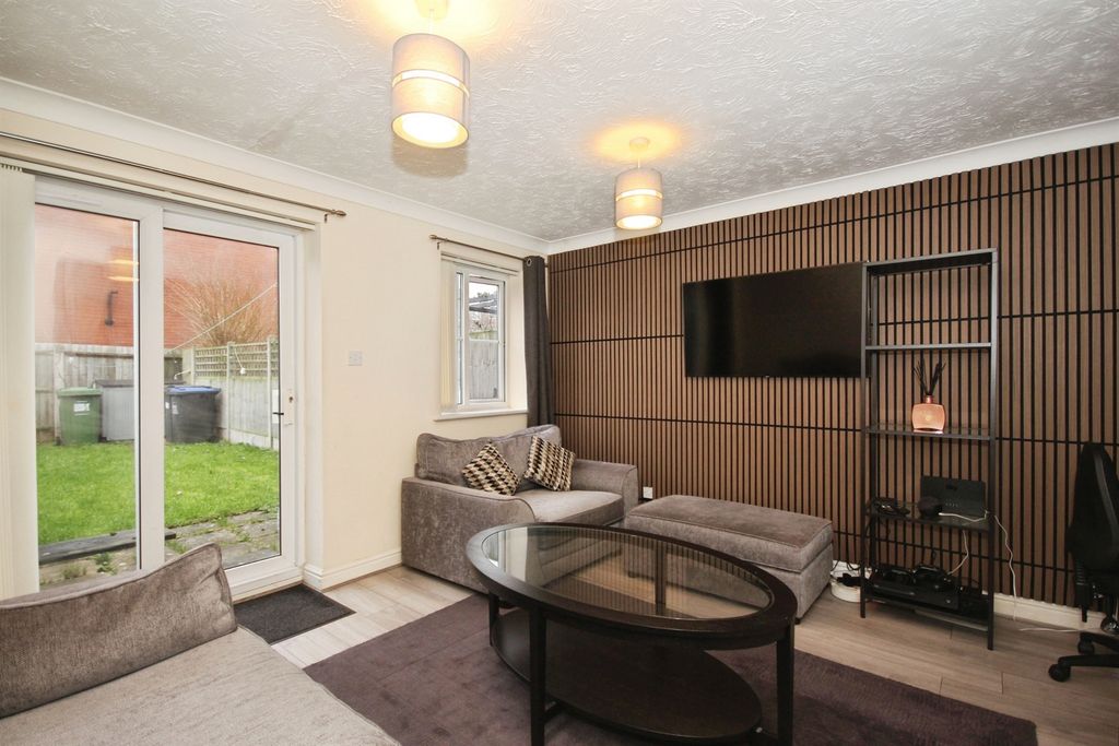 Property photo 2 of 12