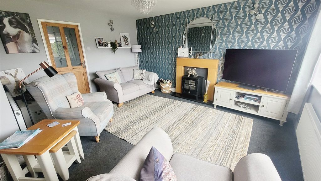 Property photo 2 of 12 Lounge