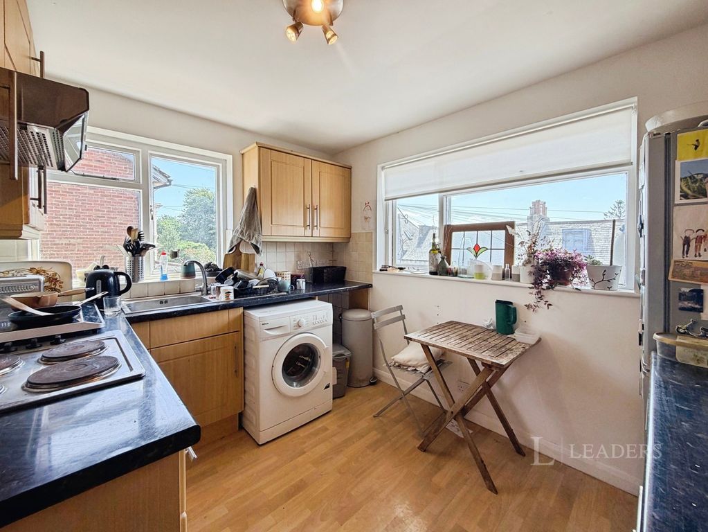 Property photo 2 of 6 Kitchen