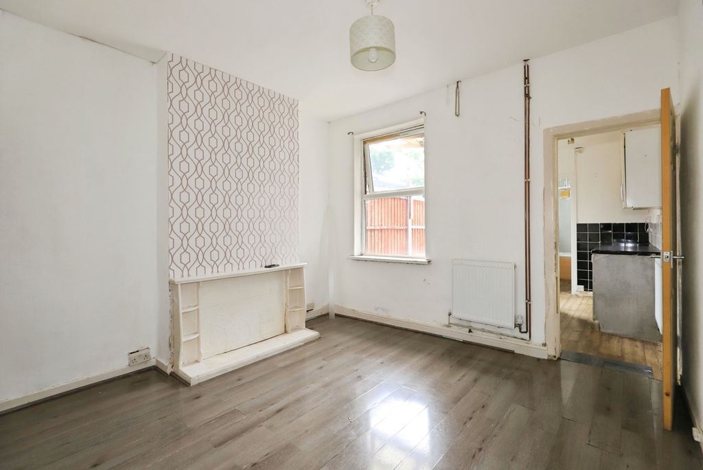 Property photo 2 of 18 Pbox-Img.Jpg