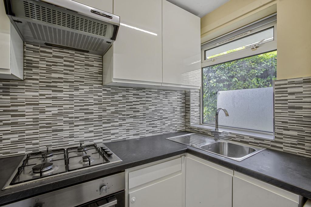 Property photo 3 of 17 Kitchen