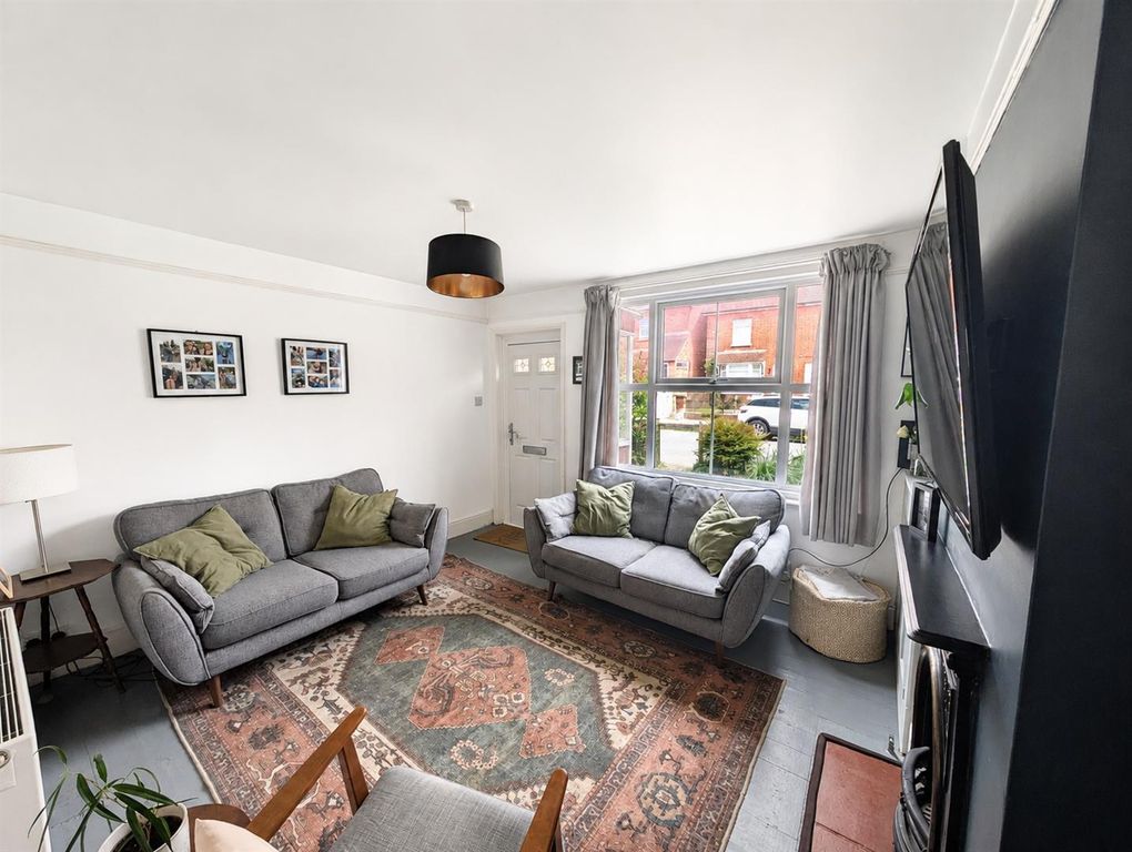 Property photo 3 of 13 120 Framfield Road - Lounge 2.Jpg