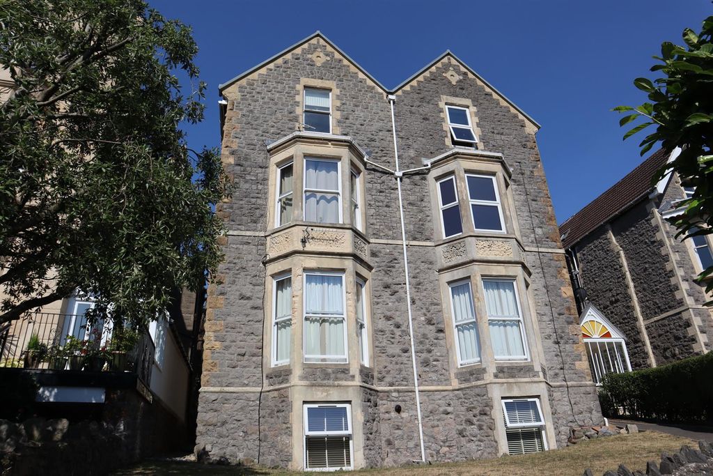 Property photo 1 of 10 29 Victoria Road