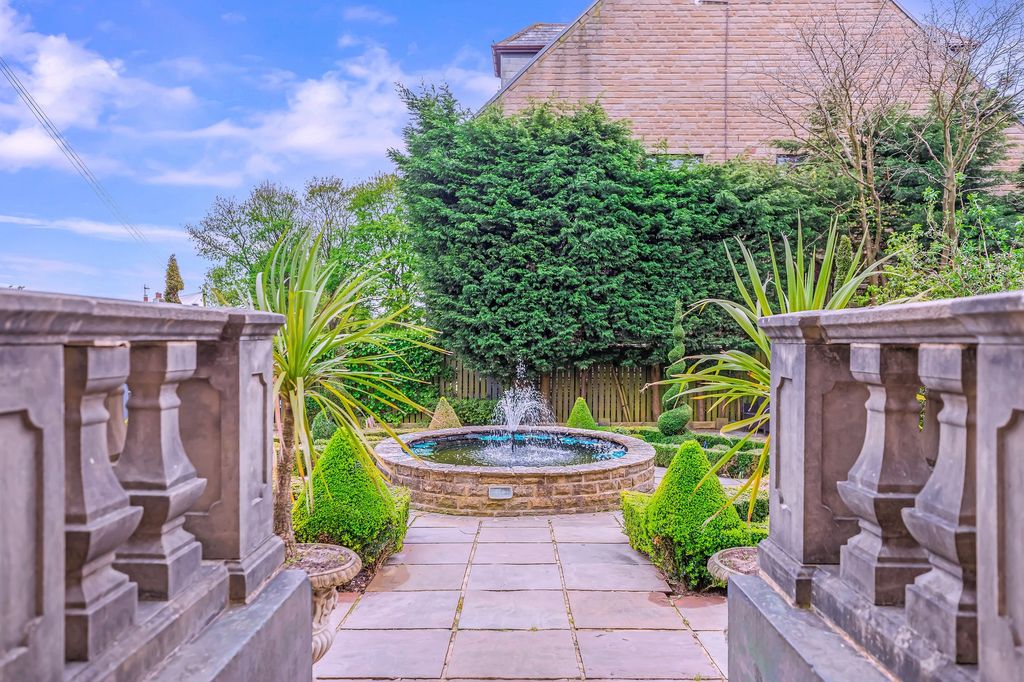 Property photo 2 of 41