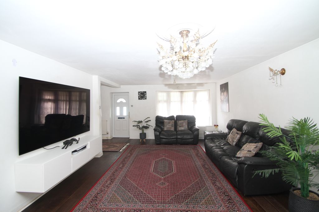 Property photo 2 of 12 Lounge To Front