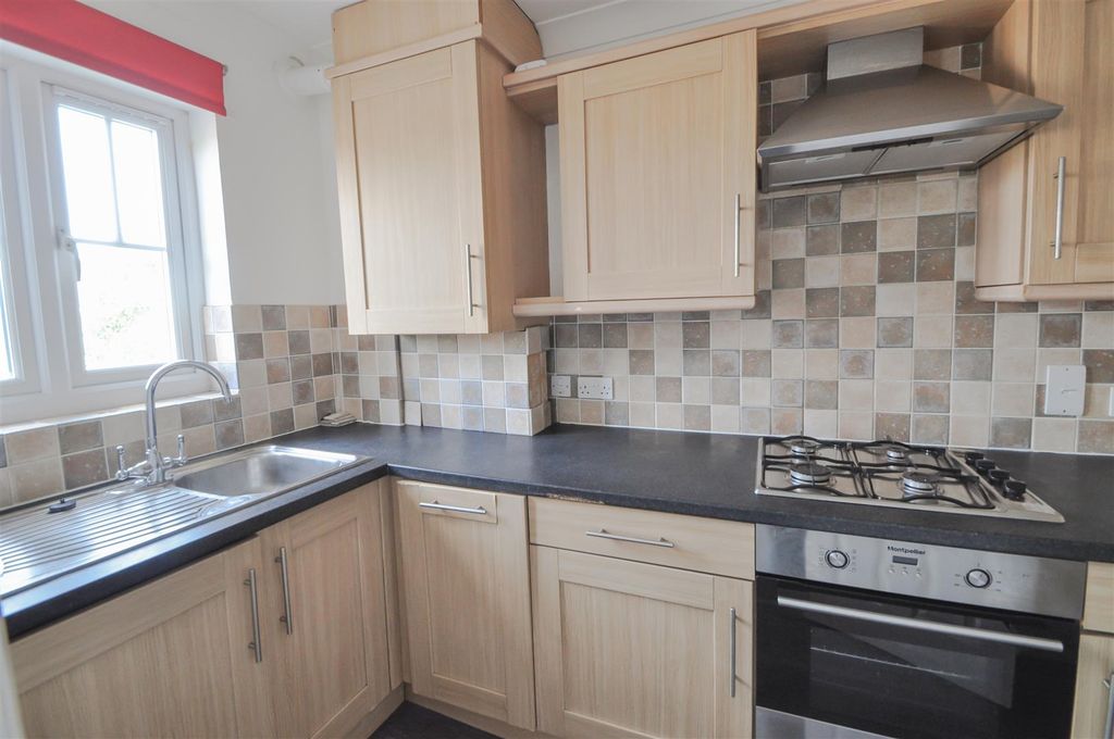 Property photo 3 of 10 Kitchen.Jpg
