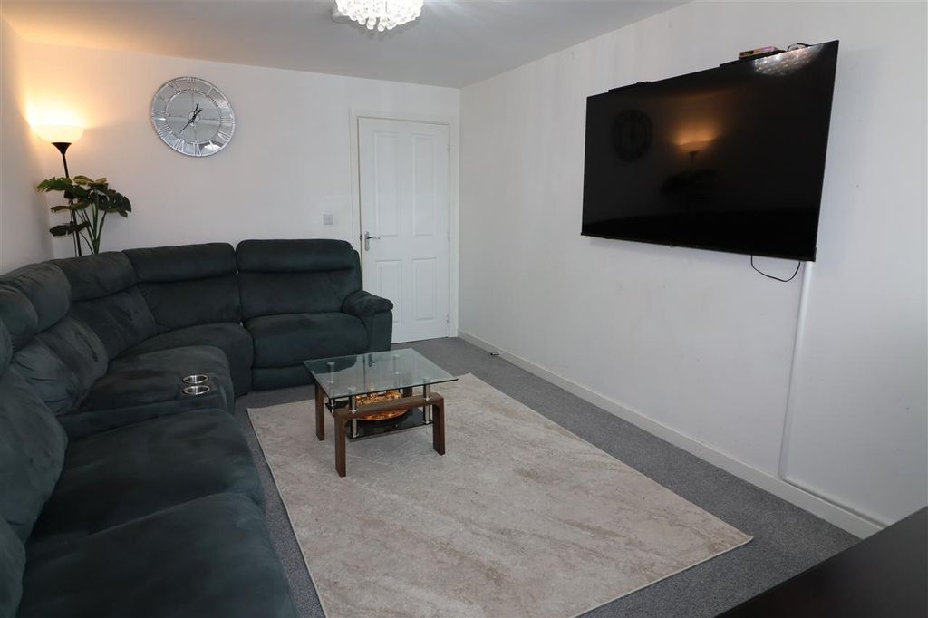 Property photo 3 of 15 .
