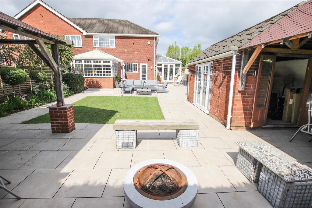 Property photo 2 of 26 Rear Garden