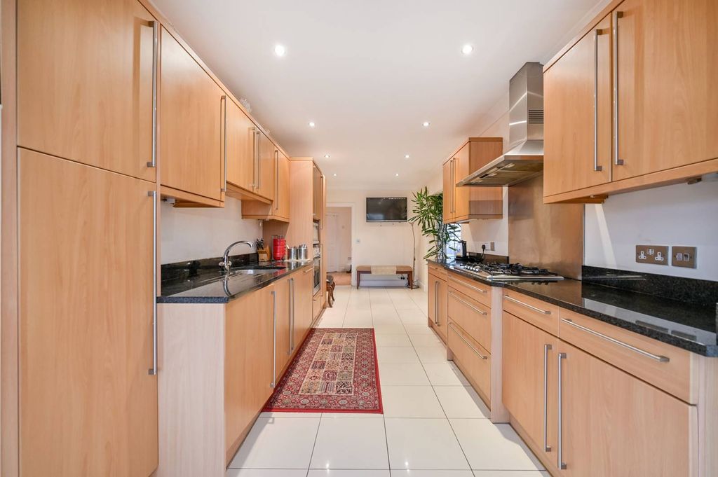 Property photo 3 of 17