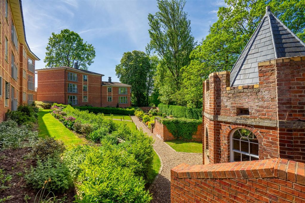 Property photo 3 of 14 6Lh-10.Jpg