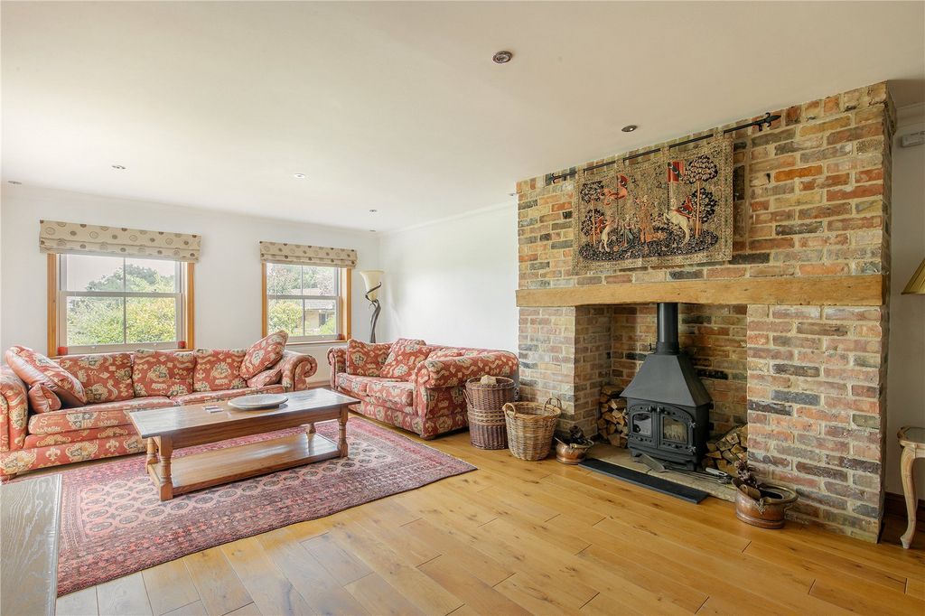 Property photo 3 of 16 Sitting Room