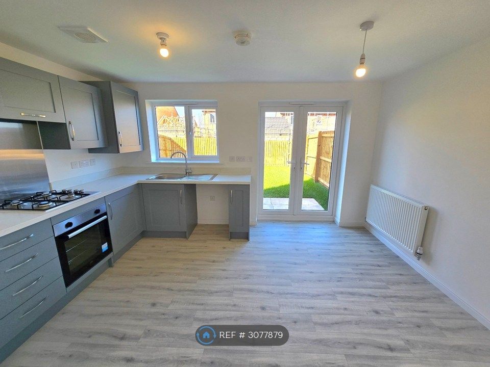 Property photo 3 of 12 Kitchen
