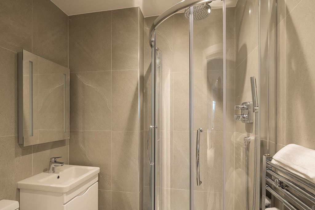 Property photo 3 of 4 Bathroom