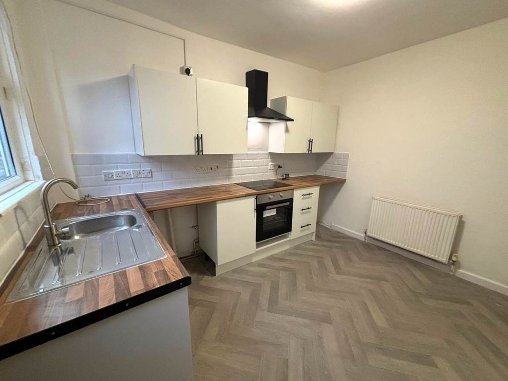 Property photo 3 of 12 Kitchen