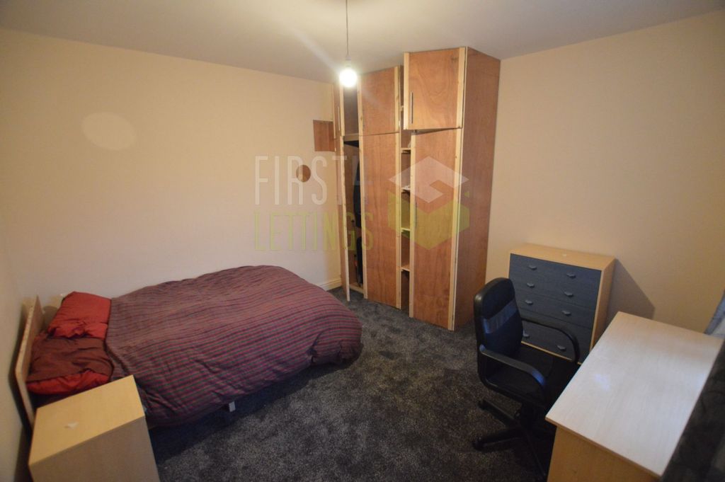 Property photo 1 of 10 Bedroom