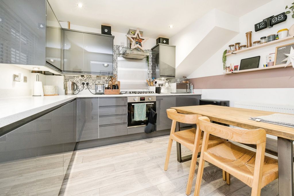 Property photo 2 of 20 Kitchen