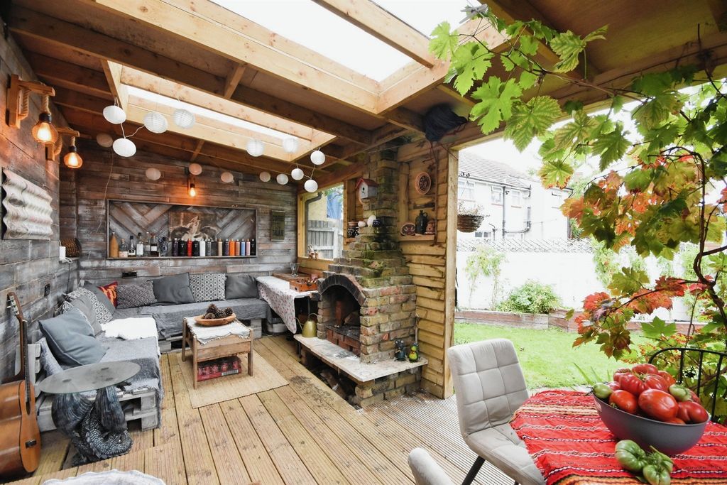 Property photo 3 of 14