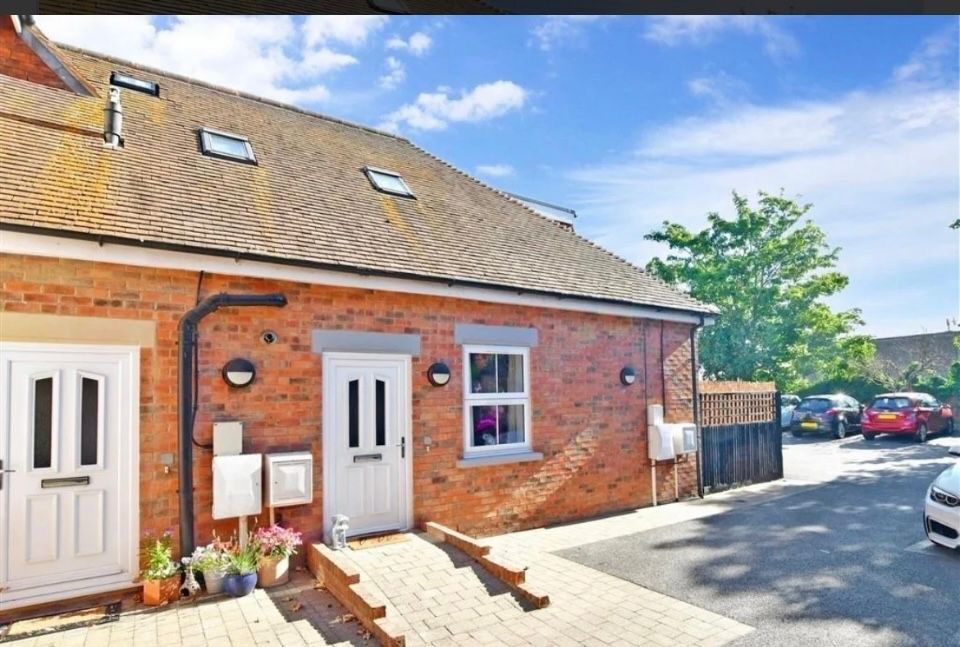 Property photo 1 of 7