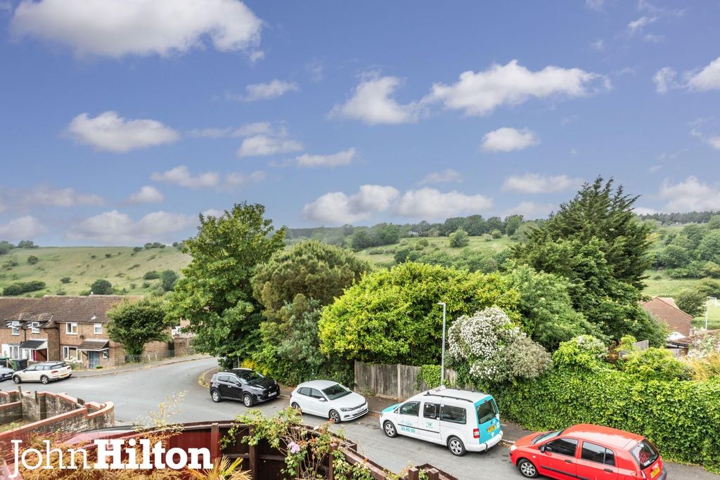 Property photo 2 of 16 Whitehawk Way1.Jpg