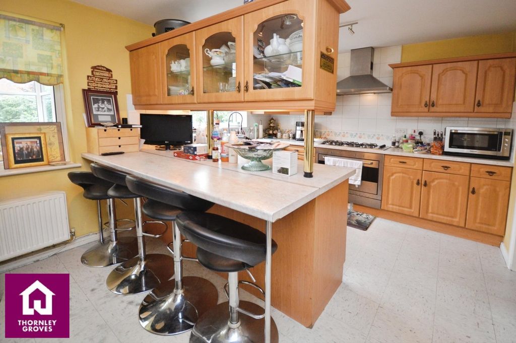 Property photo 3 of 20 Kitchen