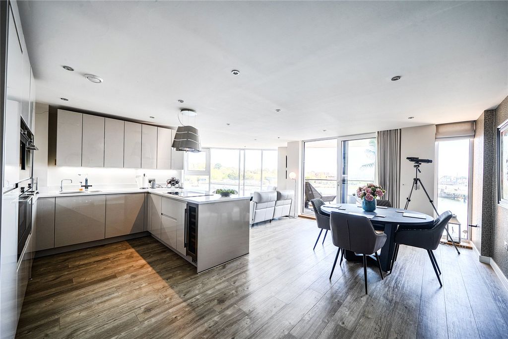 Property photo 3 of 16 Picture No. 29