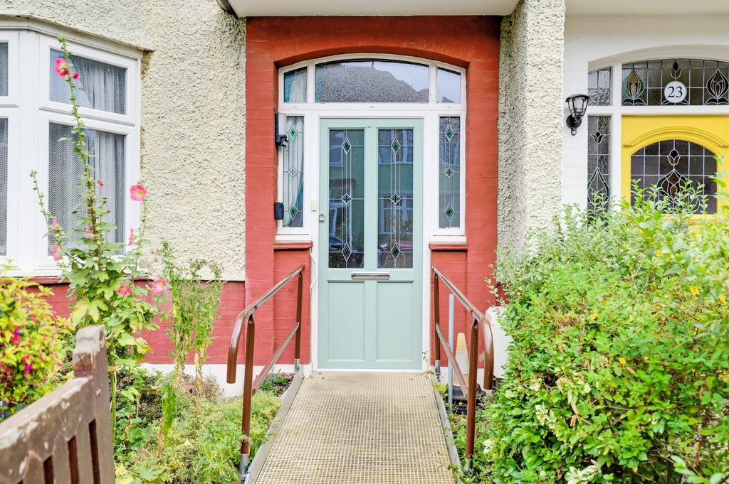 Property photo 1 of 14 14-3610Jhpropworld - 21 Tannsfeld Road - 40.Jpg