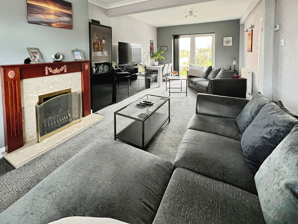 Property photo 2 of 20 Lounge