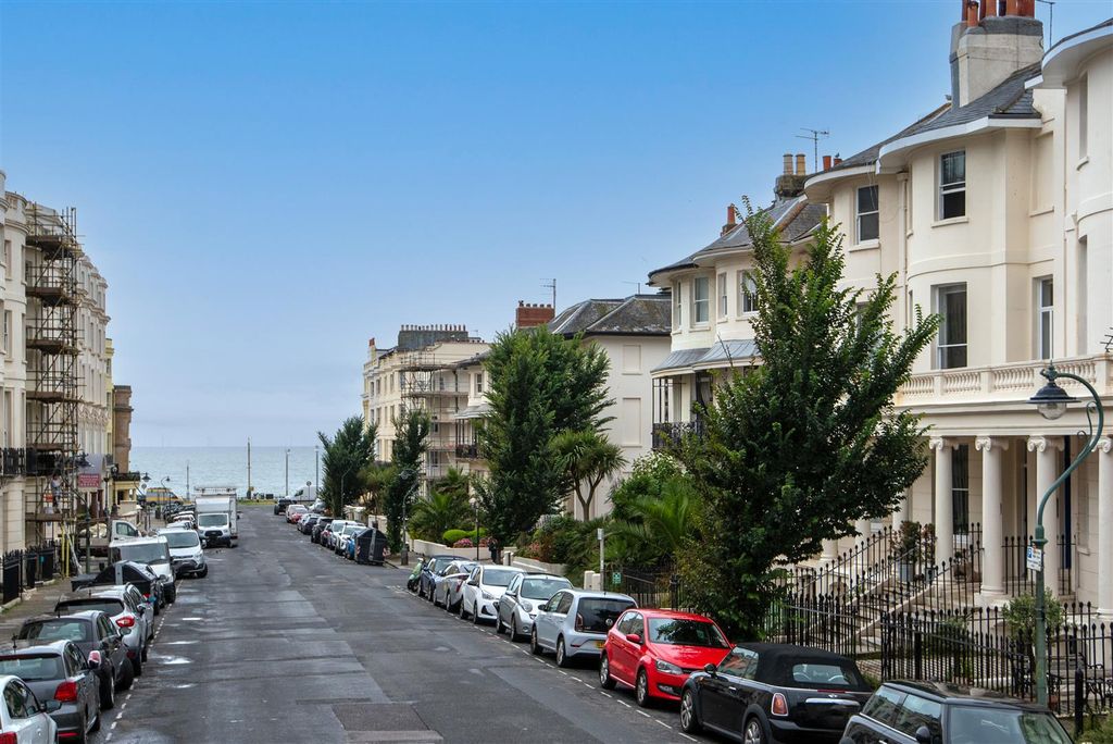 Property photo 1 of 9 Lansdowne Place