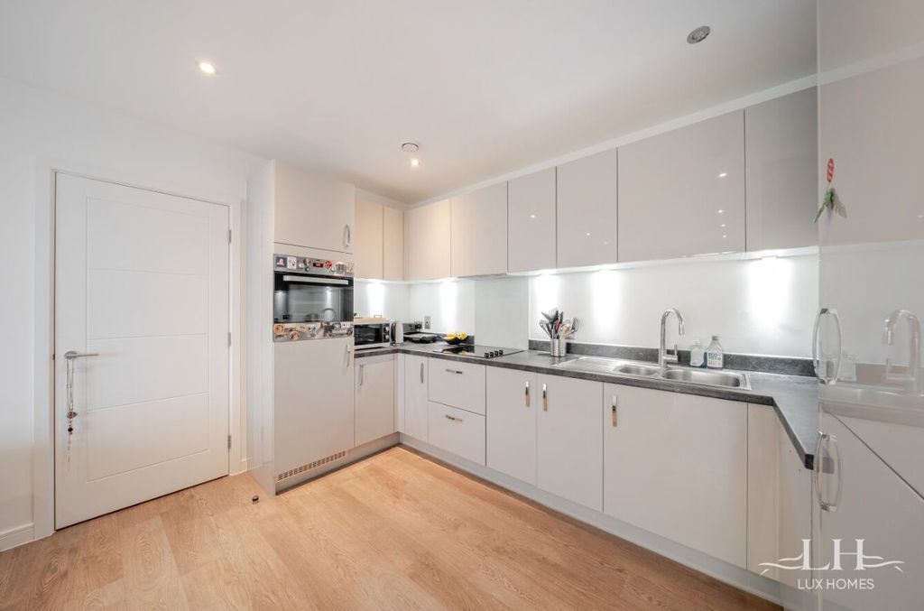 Property photo 2 of 23