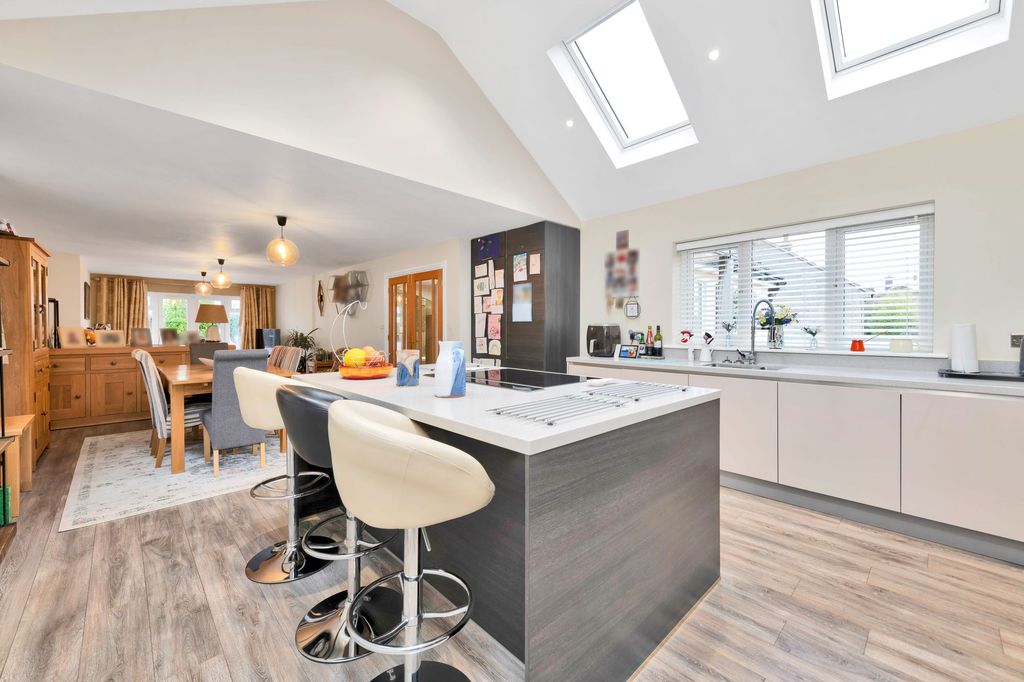 Property photo 2 of 24