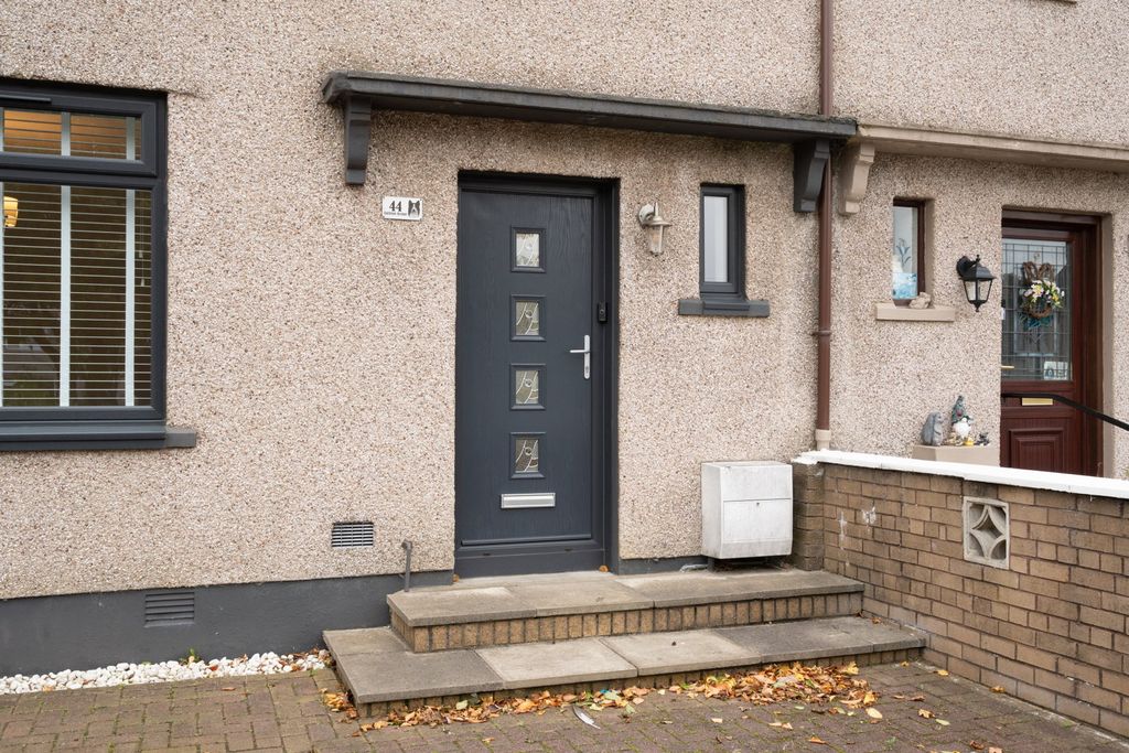 Property photo 2 of 32