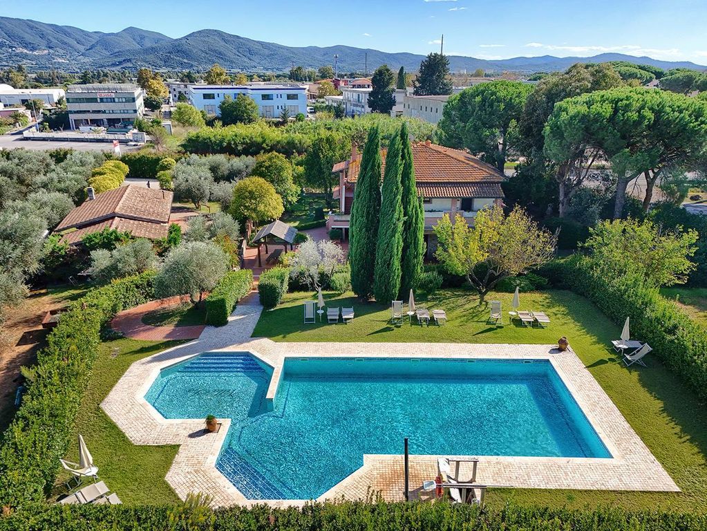 Property photo 1 of 27