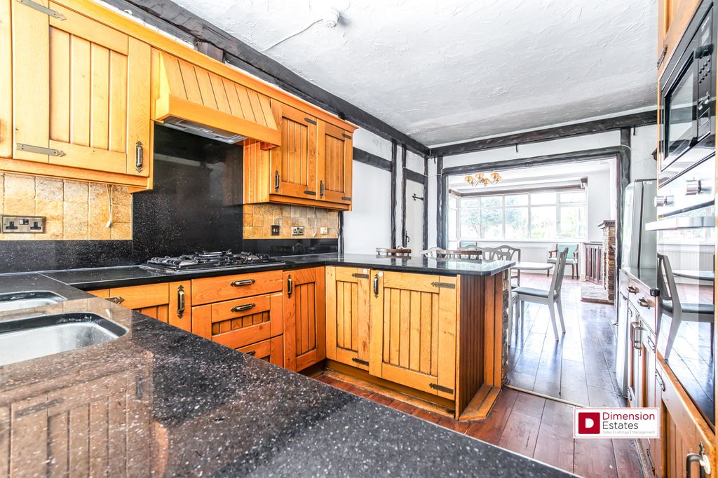 Property photo 1 of 28