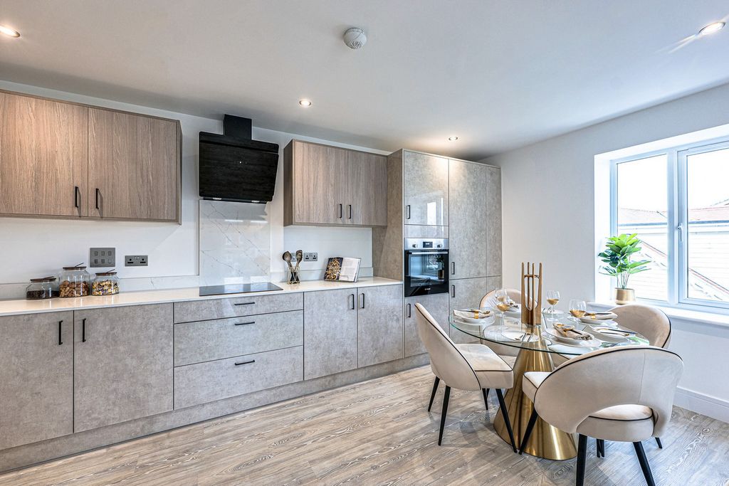 Property photo 3 of 28