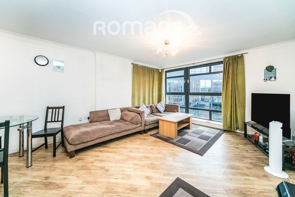 Property photo 3 of 9 8E03dc30-9267-423B-9