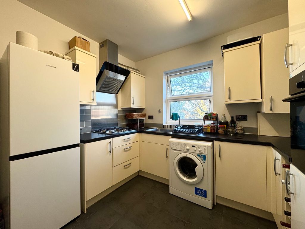 Property photo 2 of 9 Kitchen