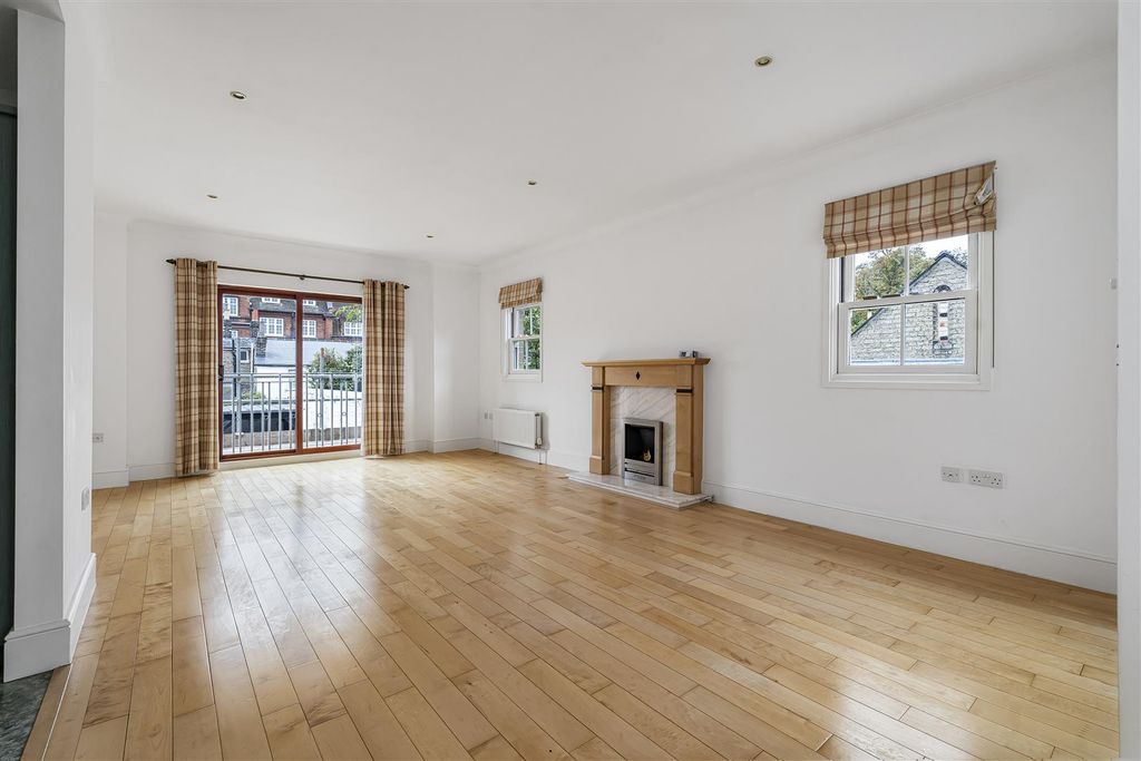 Property photo 2 of 22 13_61940.Jpg