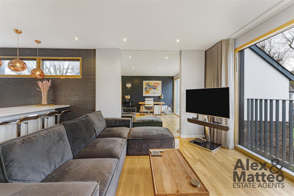 Property photo 2 of 14 St. James' Road