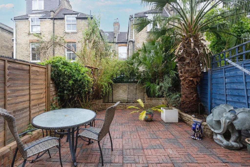 Property photo 2 of 17 Garden