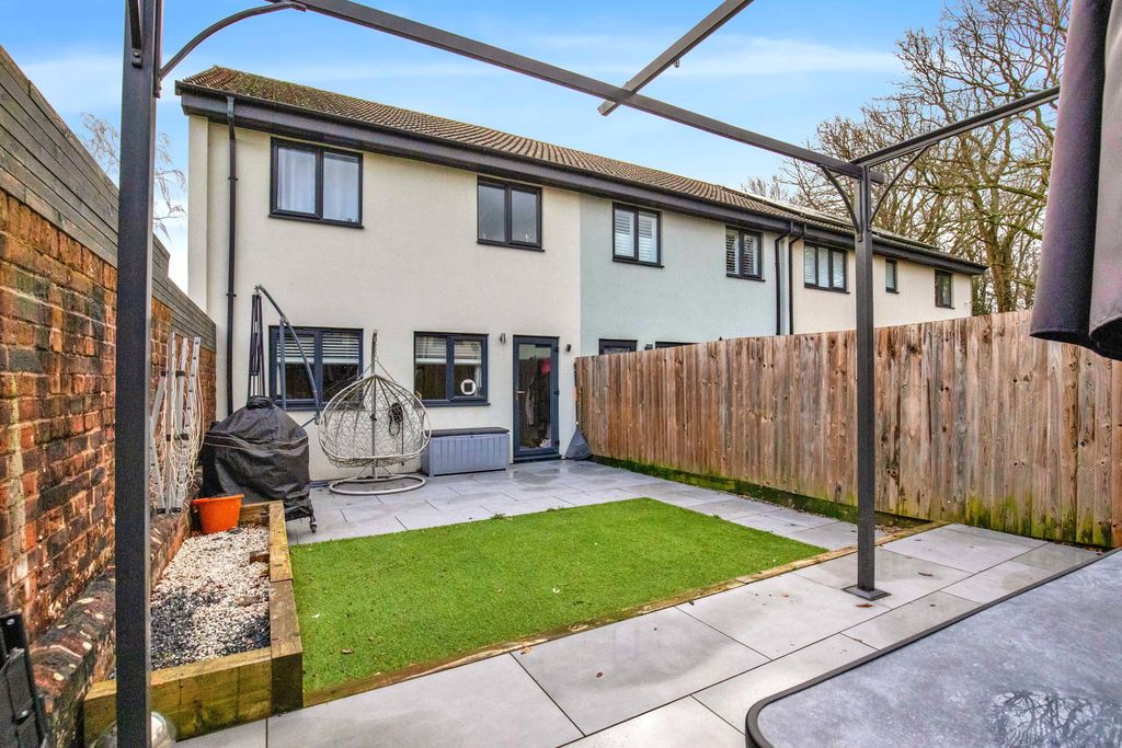 Property photo 3 of 20