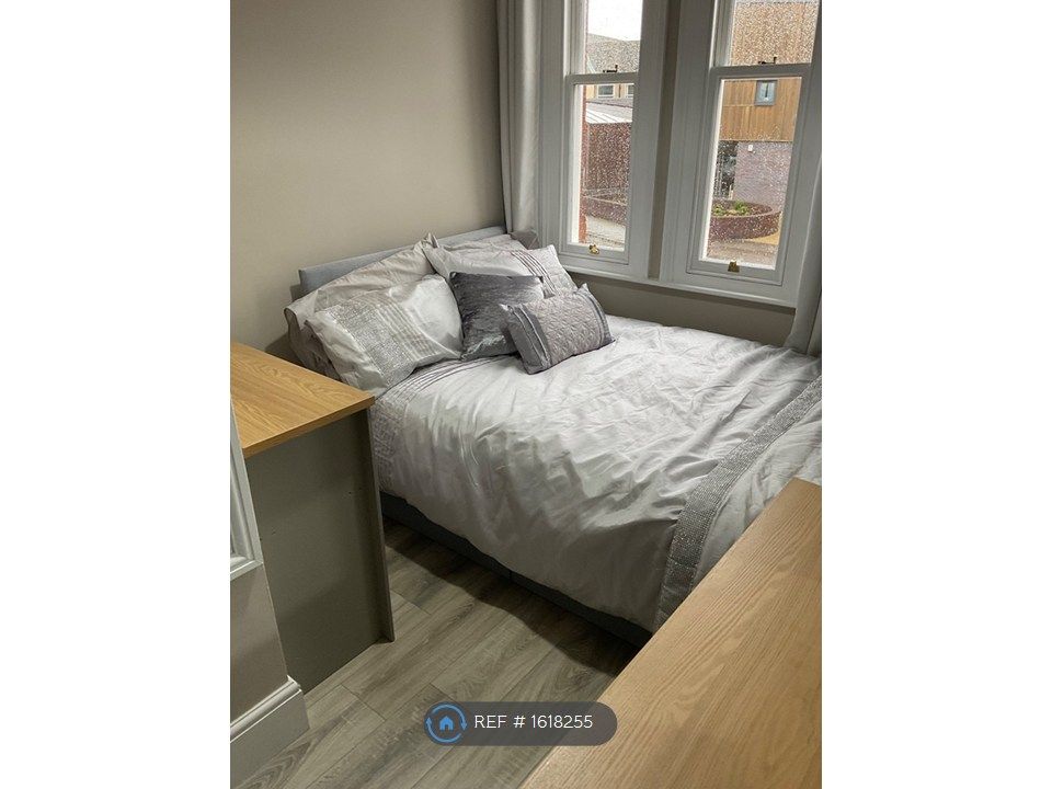 Property photo 2 of 28