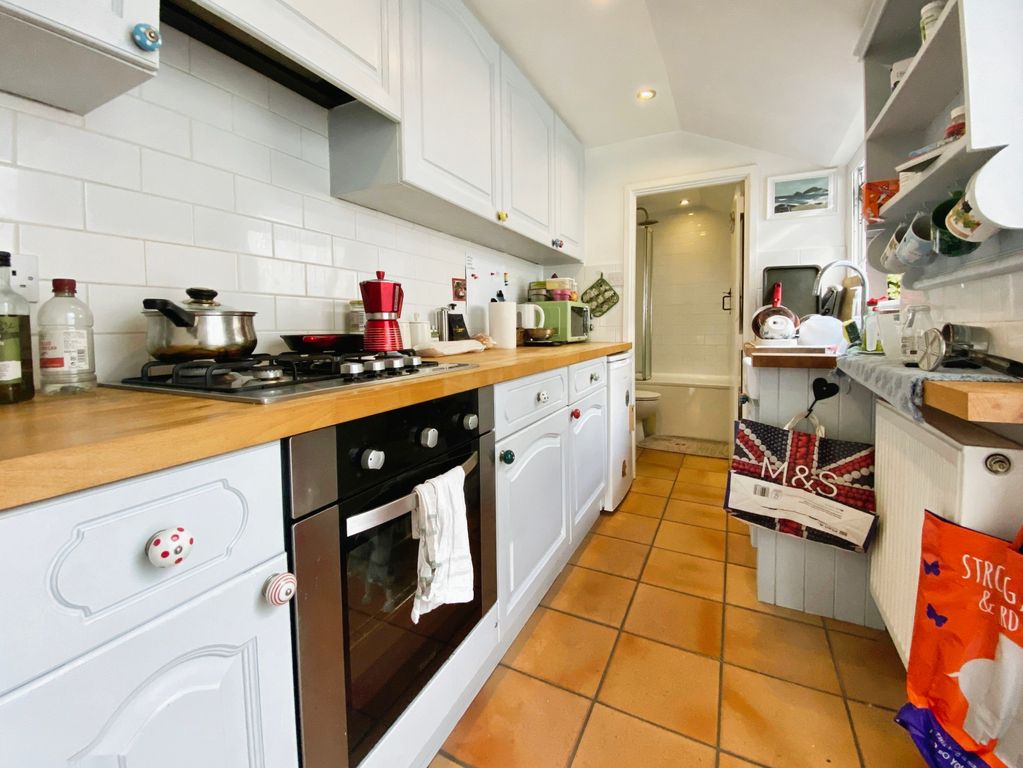 Property photo 2 of 10 Kitchen